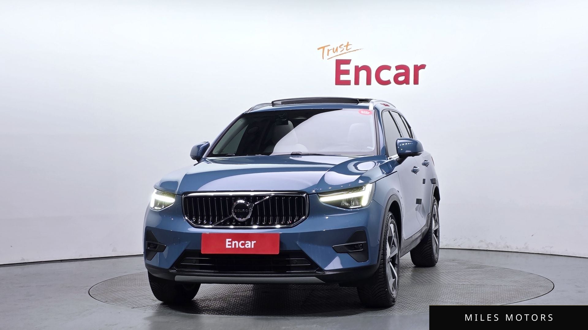 Volvo XC40 2023 — миниатюра 3