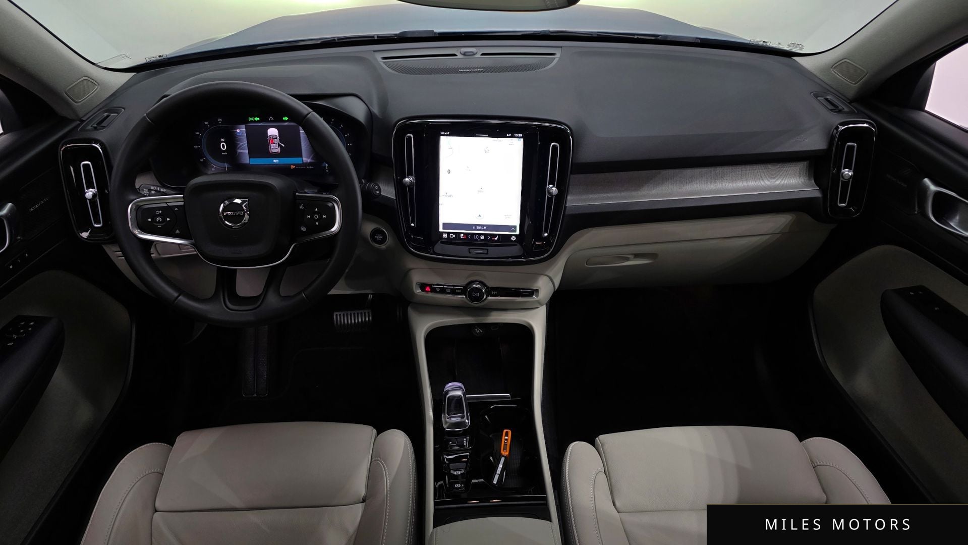 Volvo XC40 2023 — миниатюра 10
