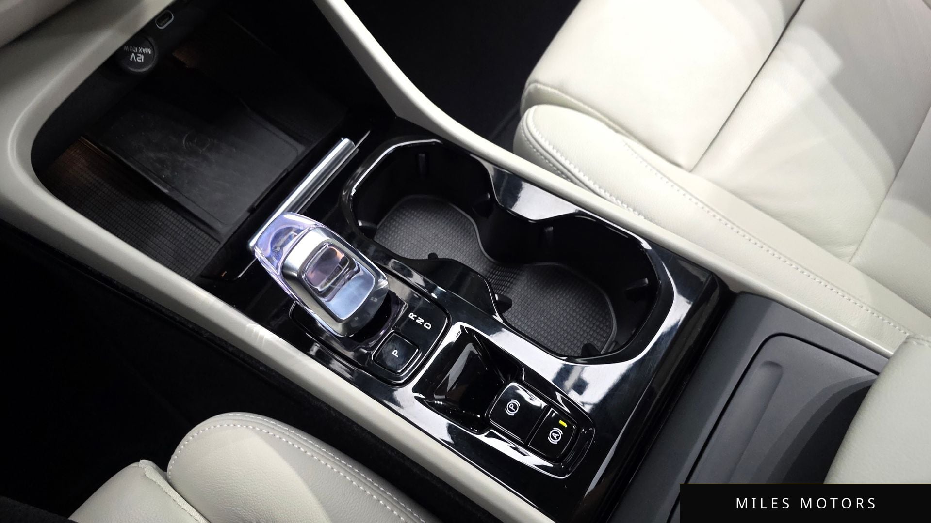 Volvo XC40 2023 — миниатюра 12