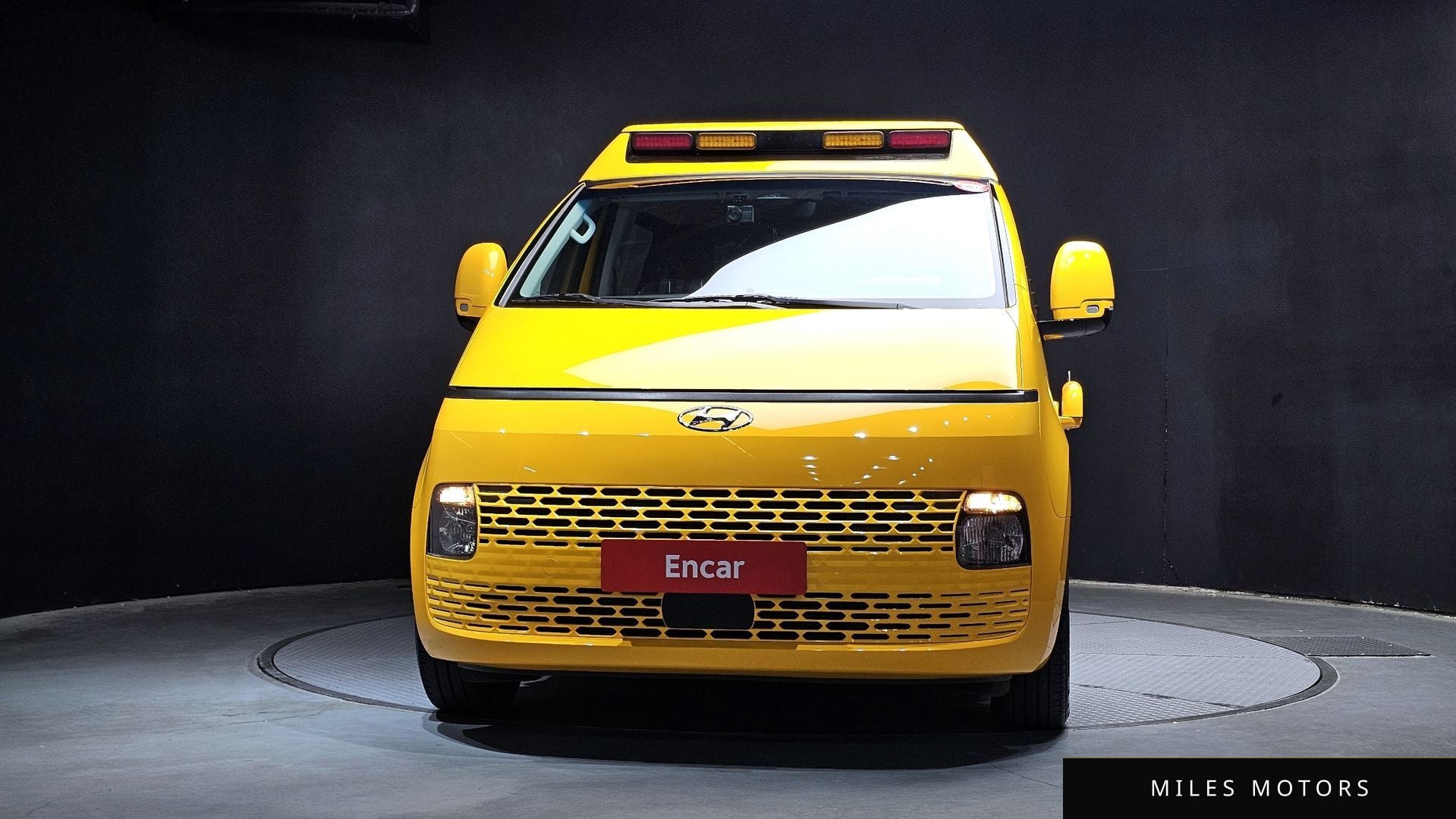 Hyundai Staria 2024 — миниатюра 3
