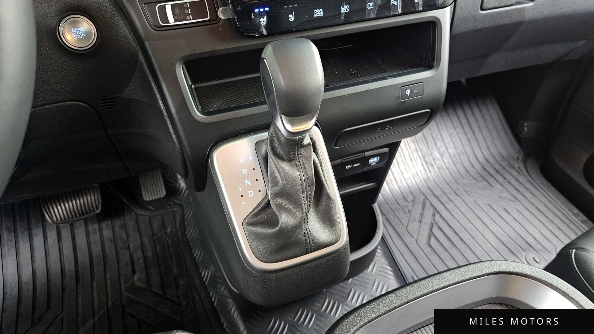 Hyundai Staria 2025 — миниатюра 9