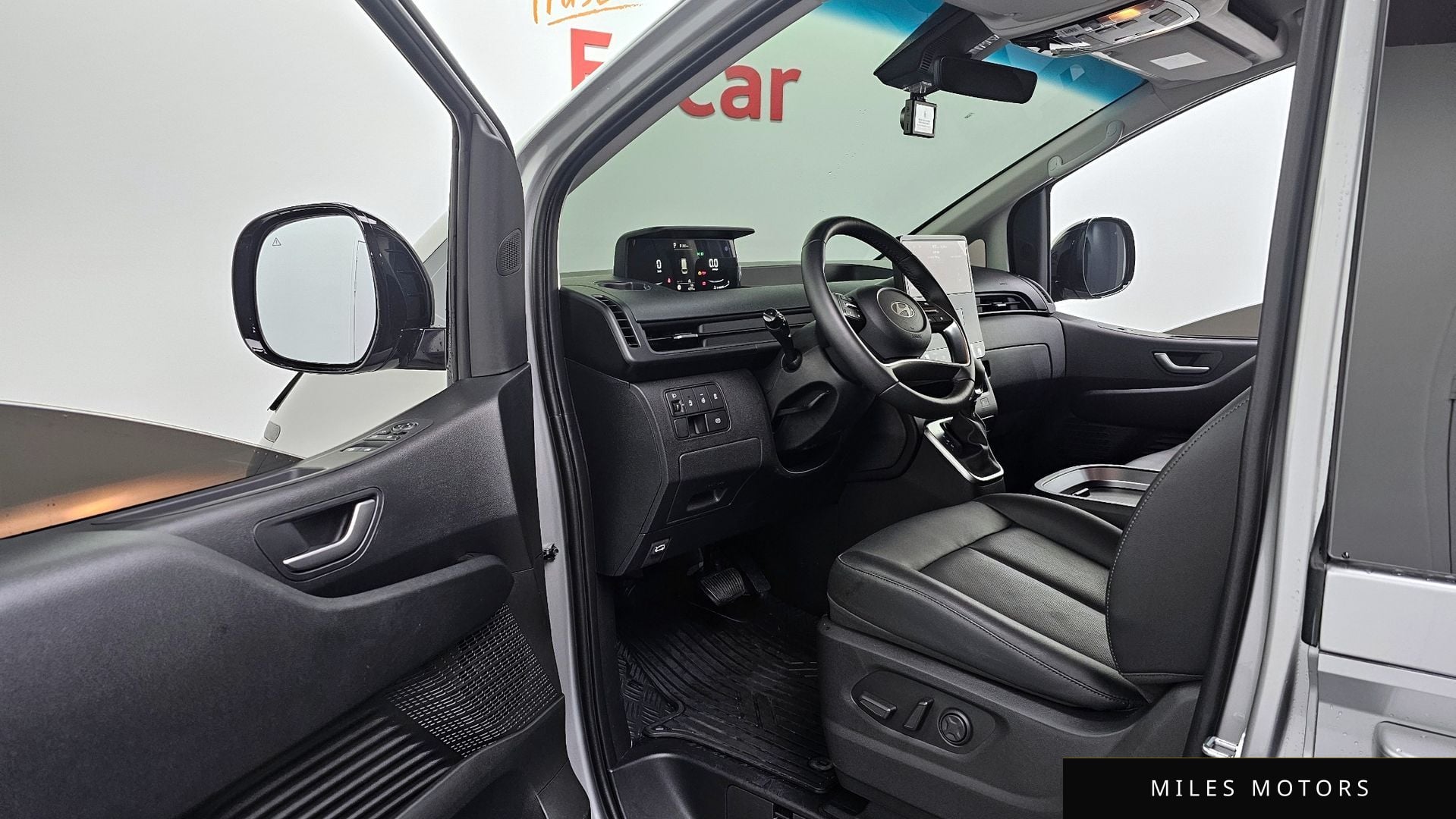 Hyundai Staria 2025 — миниатюра 10