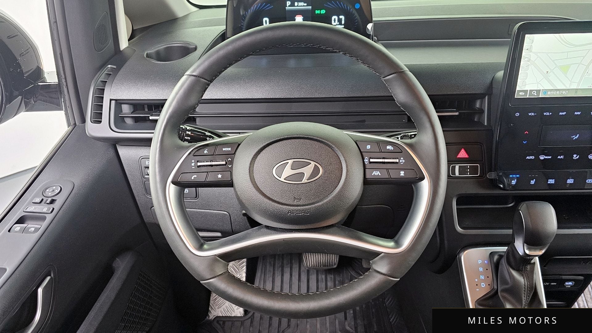 Hyundai Staria 2025 — миниатюра 12
