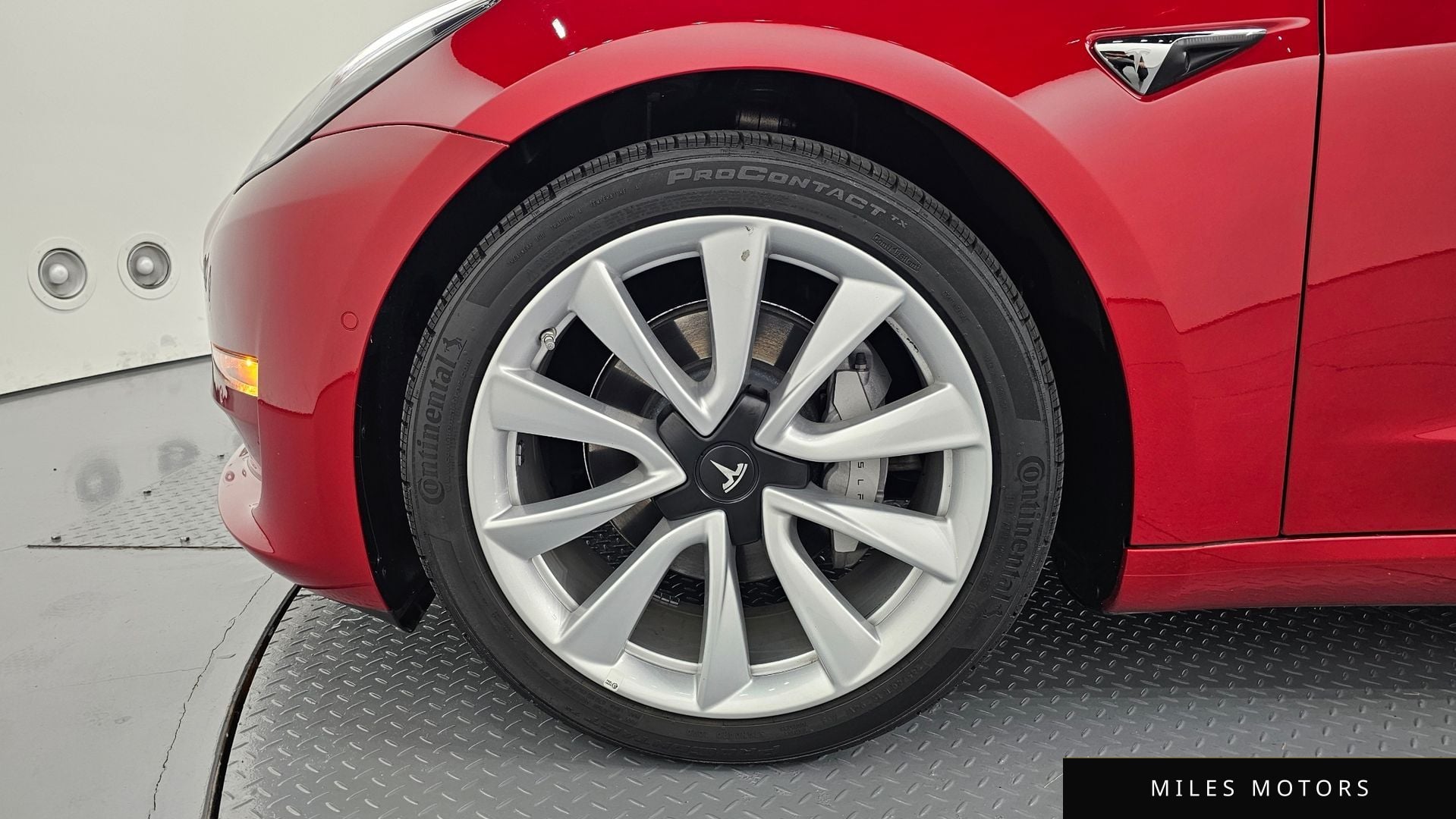 Tesla Model 3 2020 — миниатюра 5