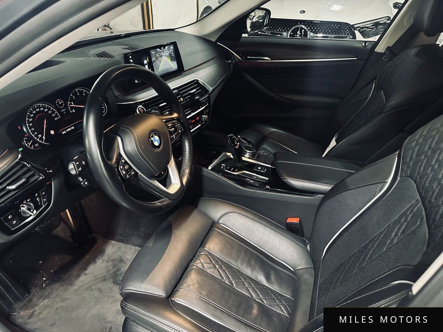 BMW 5 Series (G30) 2018 — миниатюра 10