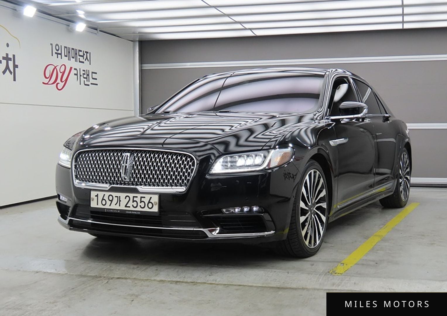 Lincoln Continental 2017 — фото 1 из 12
