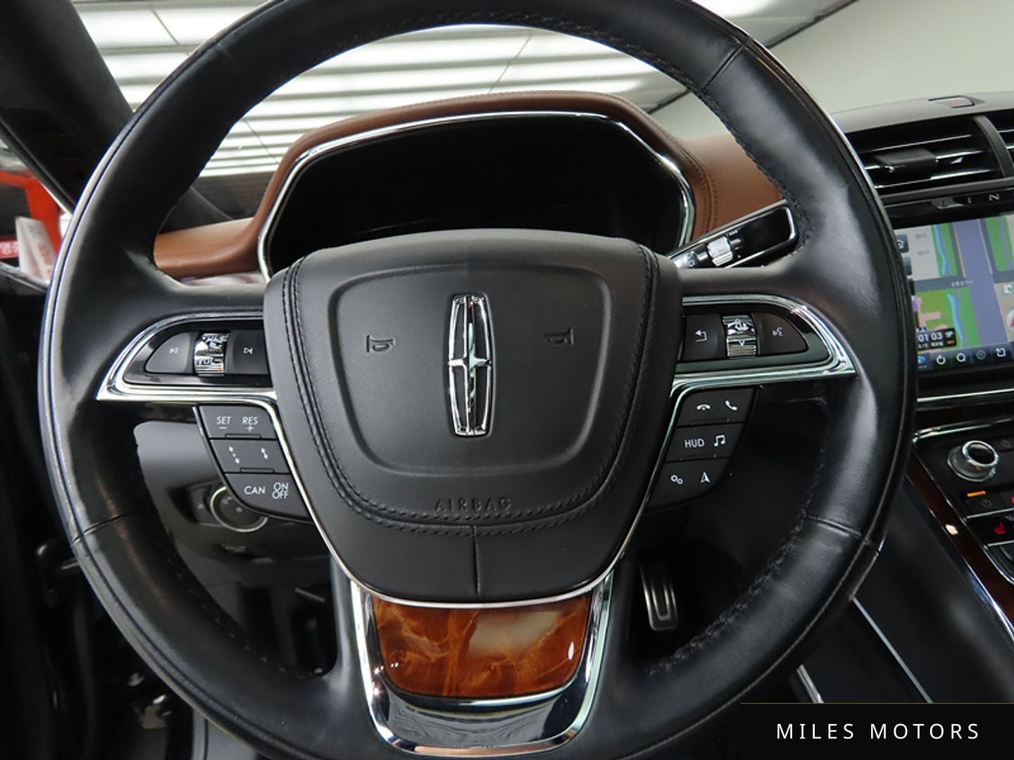 Lincoln Continental 2017 — миниатюра 8