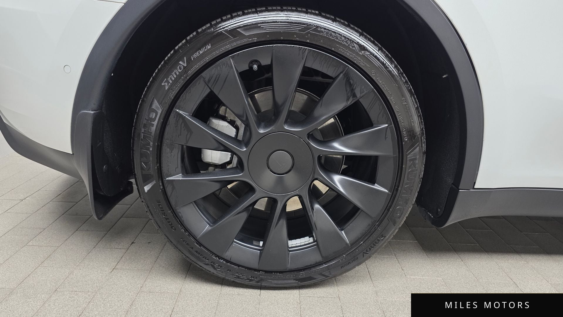 Tesla Model Y 2022 — миниатюра 5