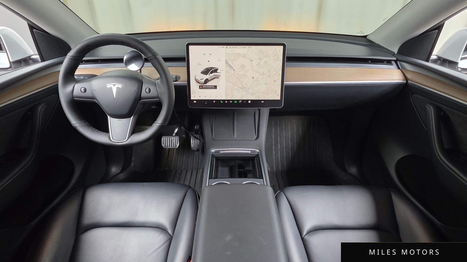 Tesla Model Y 2022 — миниатюра 10