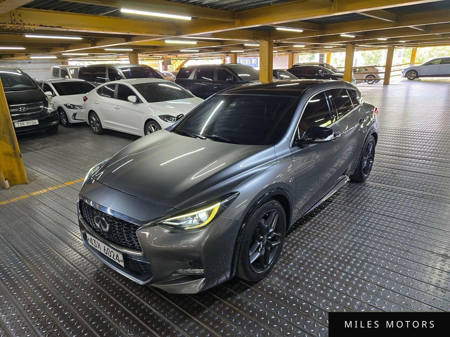 Infiniti Q30 2017 — фото 1 из 12