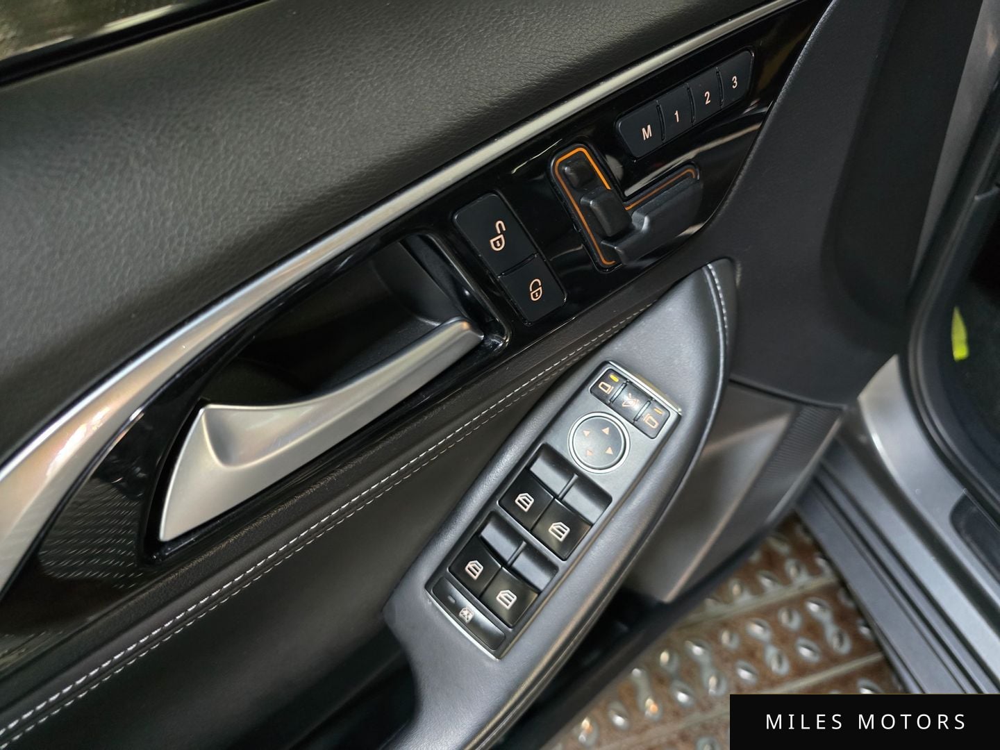Infiniti Q30 2017 — миниатюра 11