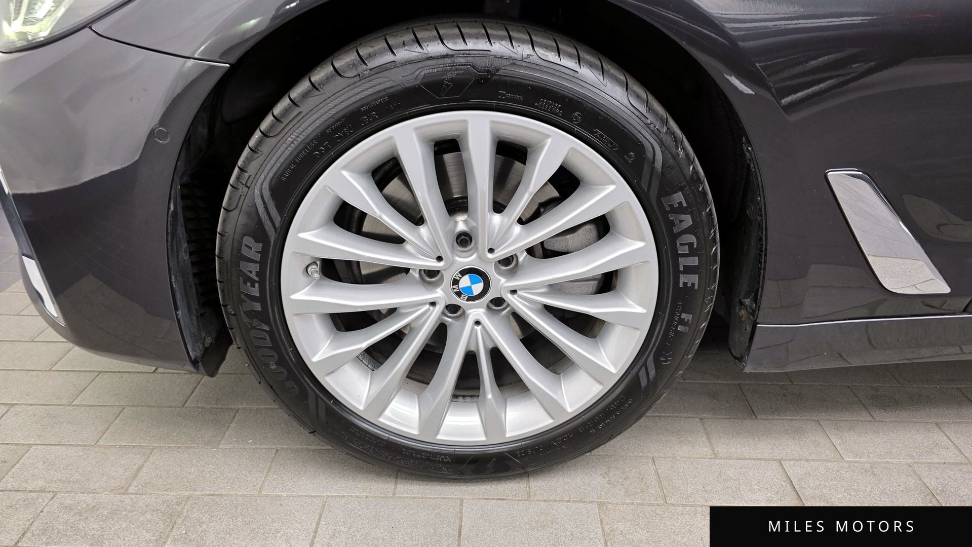 BMW 5 Series (G30) 2023 — миниатюра 5