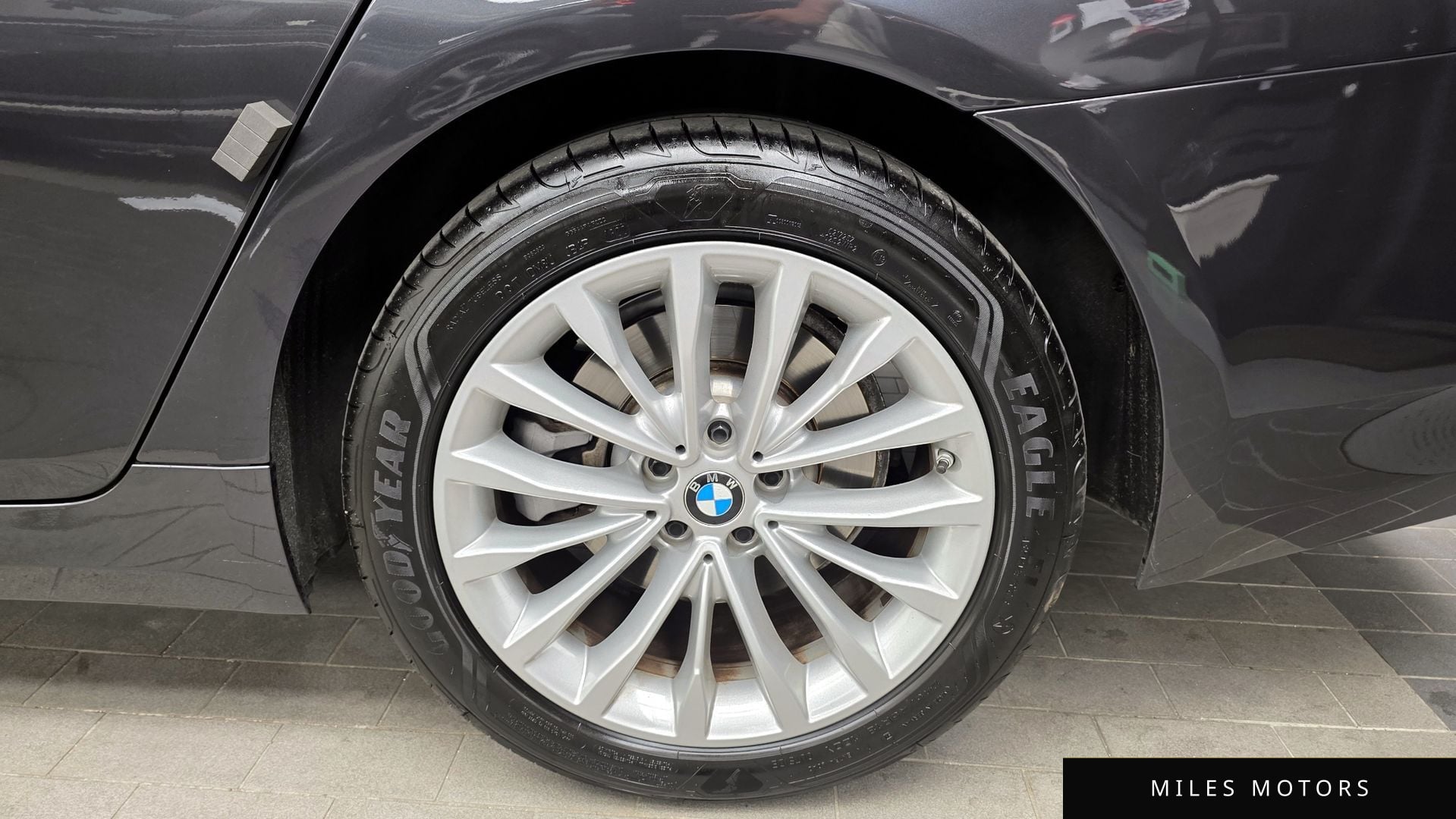 BMW 5 Series (G30) 2023 — миниатюра 7