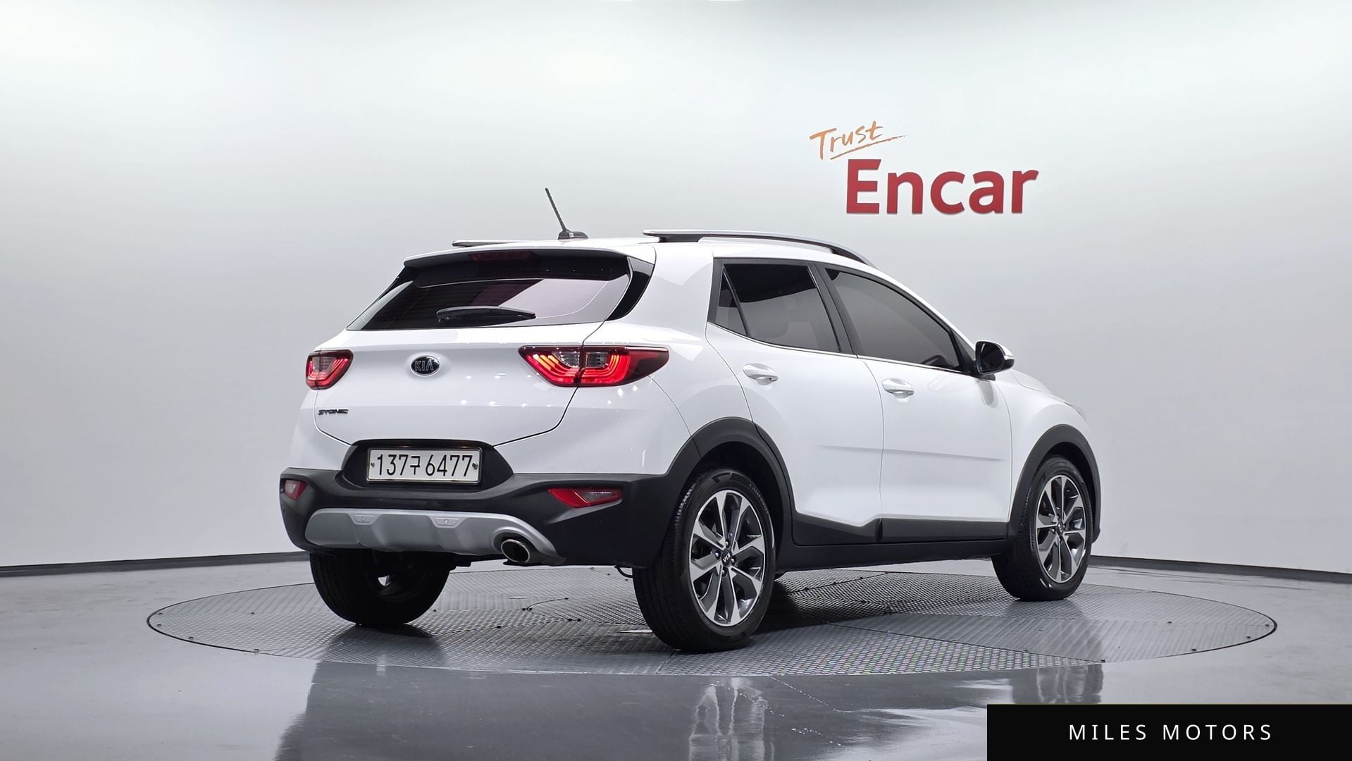 Kia Stonic 2018 — фото 1 из 12