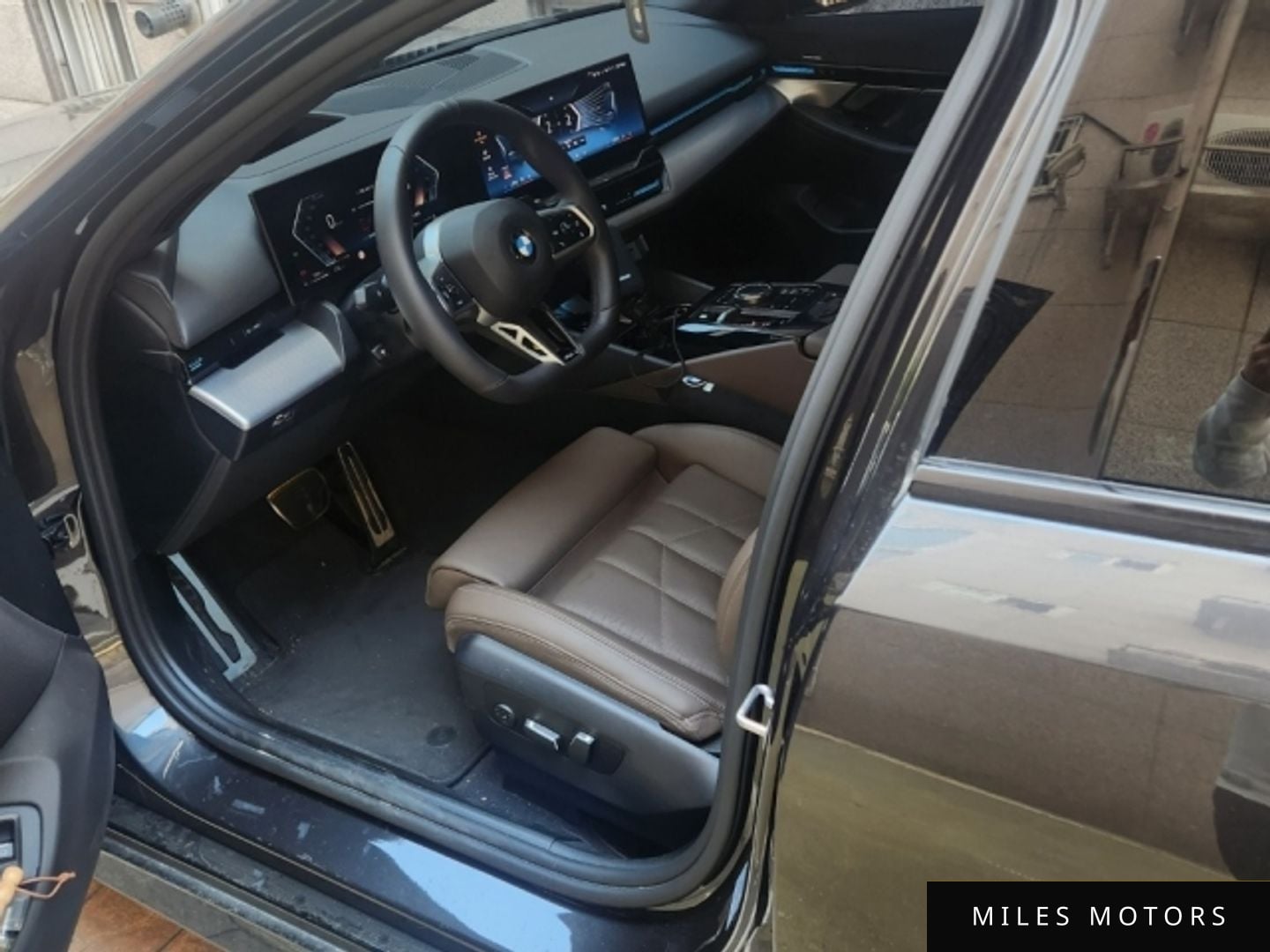 BMW 5 Series (G60) 2024 — миниатюра 5