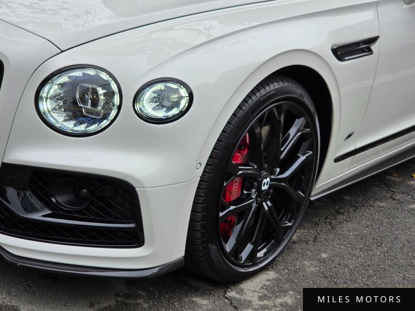 Bentley Flying Spur 2023 — миниатюра 3