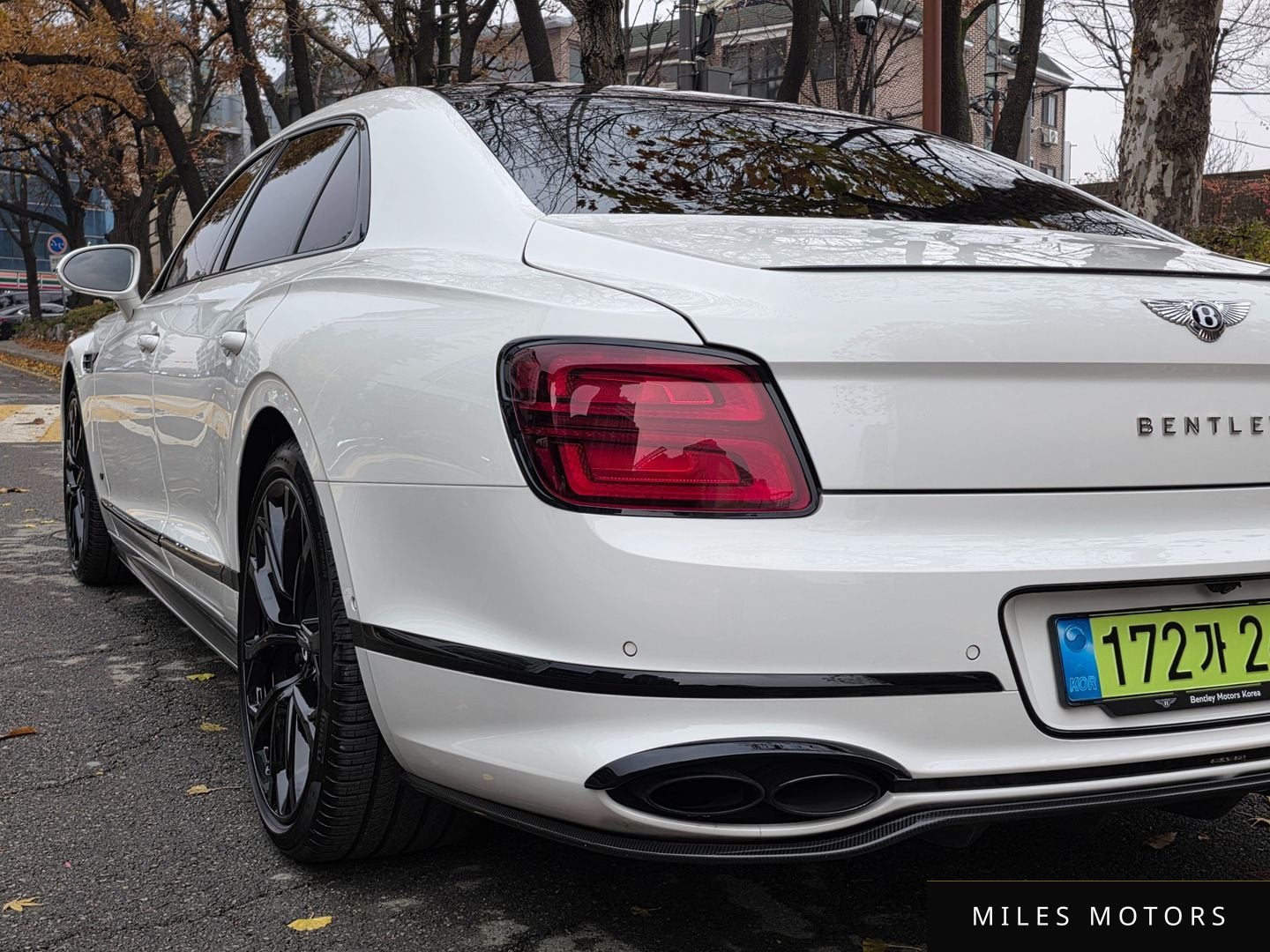 Bentley Flying Spur 2023 — миниатюра 4