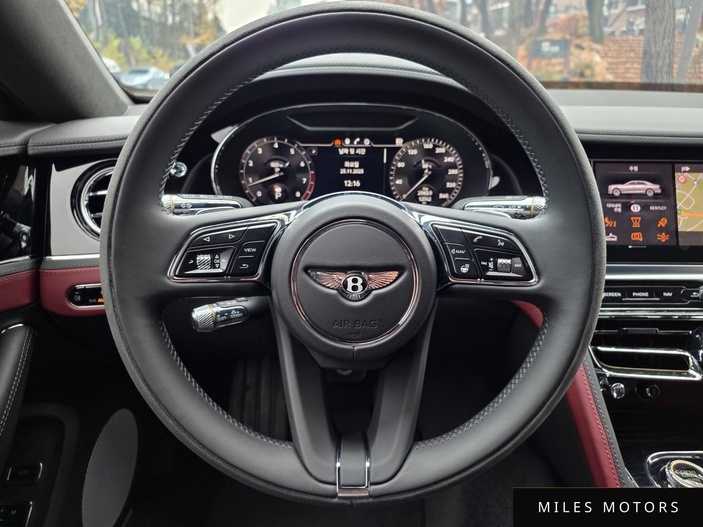 Bentley Flying Spur 2023 — миниатюра 8