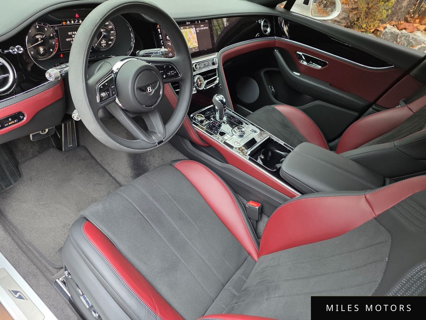 Bentley Flying Spur 2023 — миниатюра 10