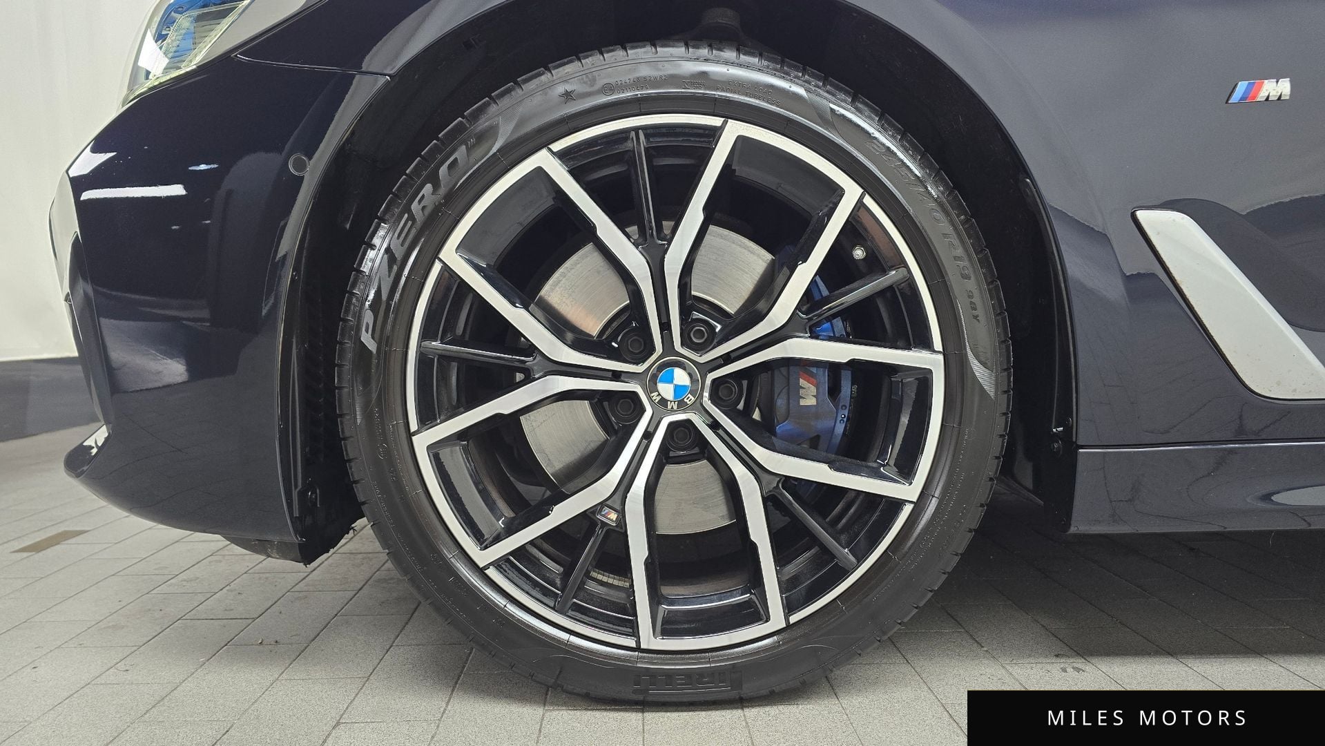 BMW 5 Series (G30) 2023 — миниатюра 5