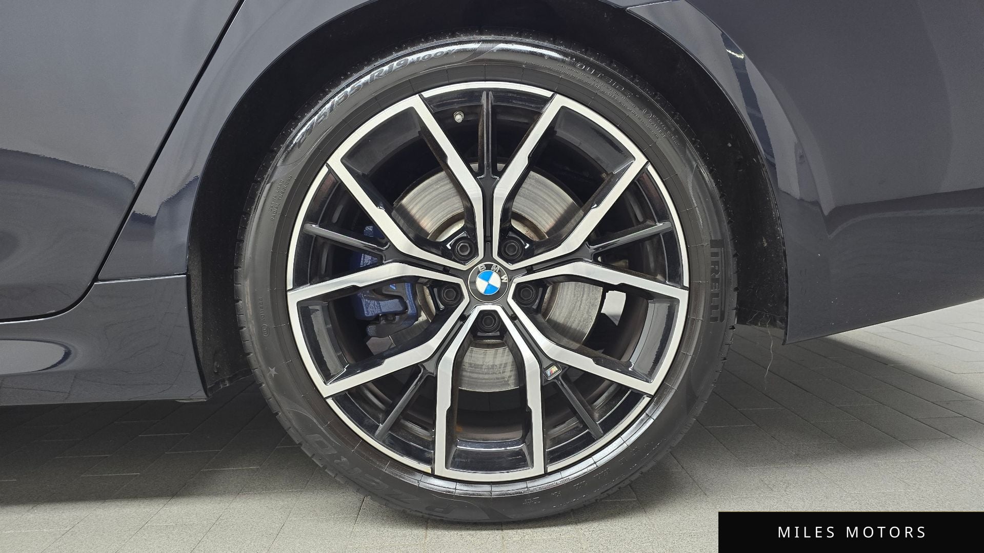 BMW 5 Series (G30) 2023 — миниатюра 7