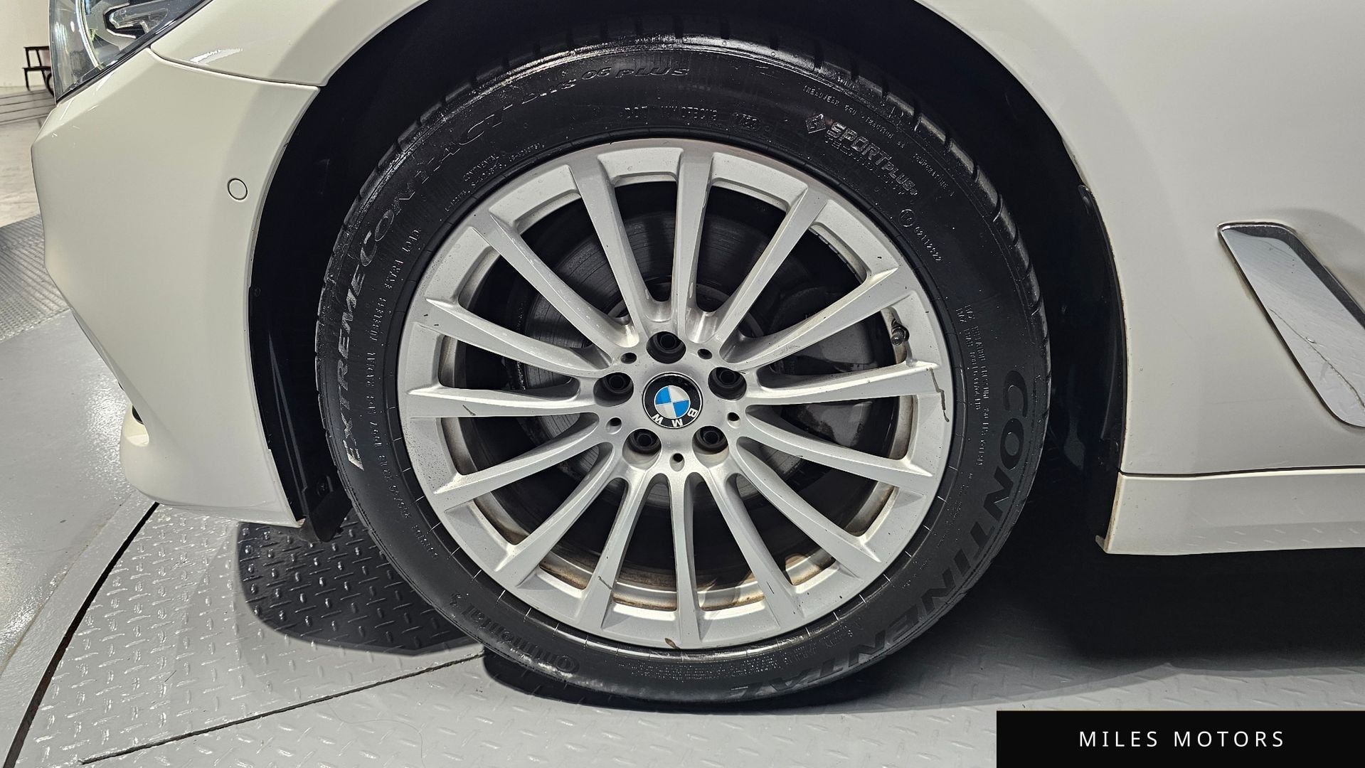 BMW 5 Series (G30) 2019 — миниатюра 5