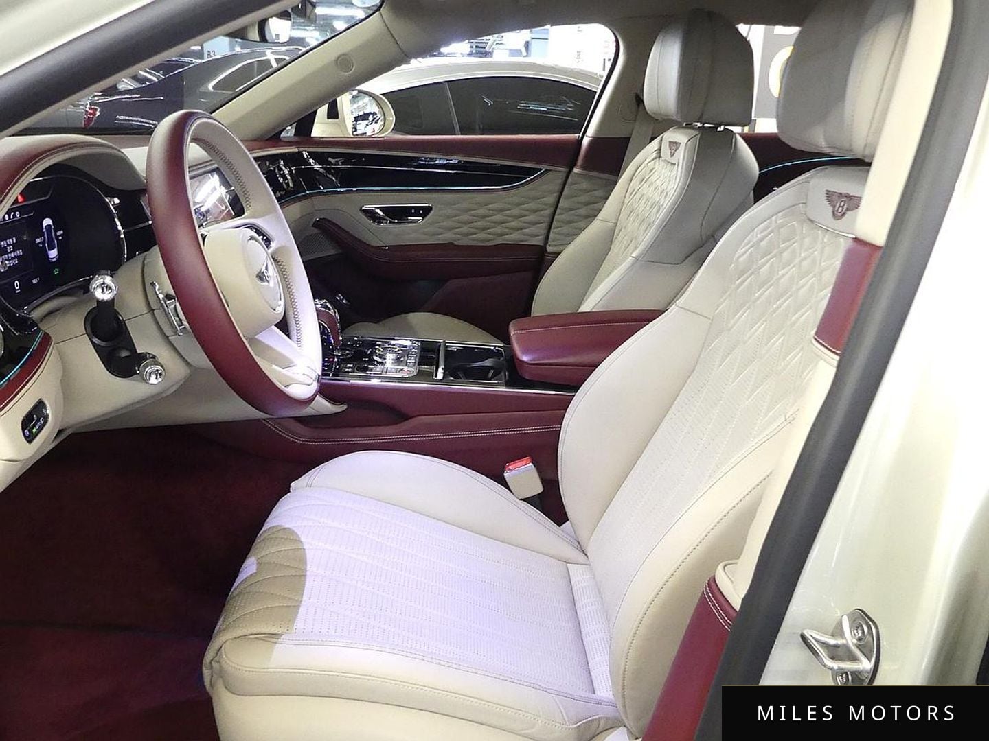 Bentley Flying Spur 2023 — миниатюра 7