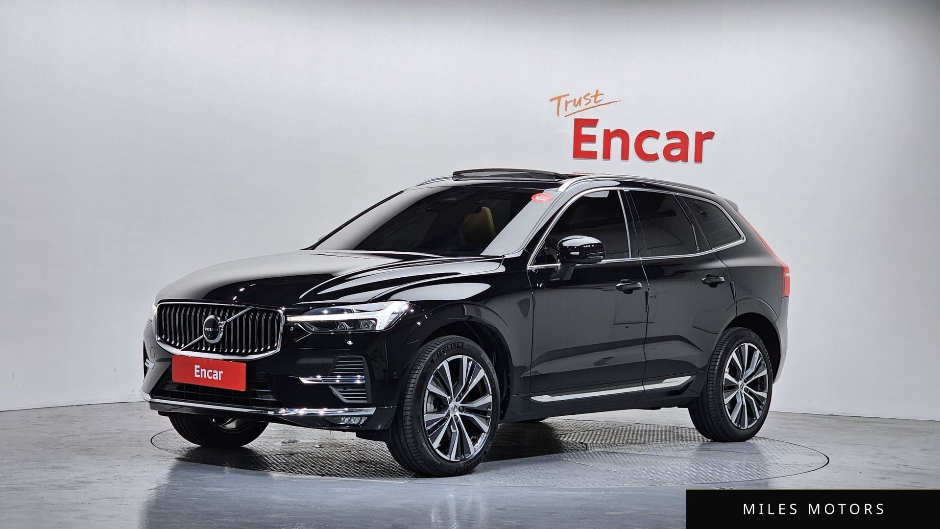 Volvo XC60 2022 — фото 1 из 12