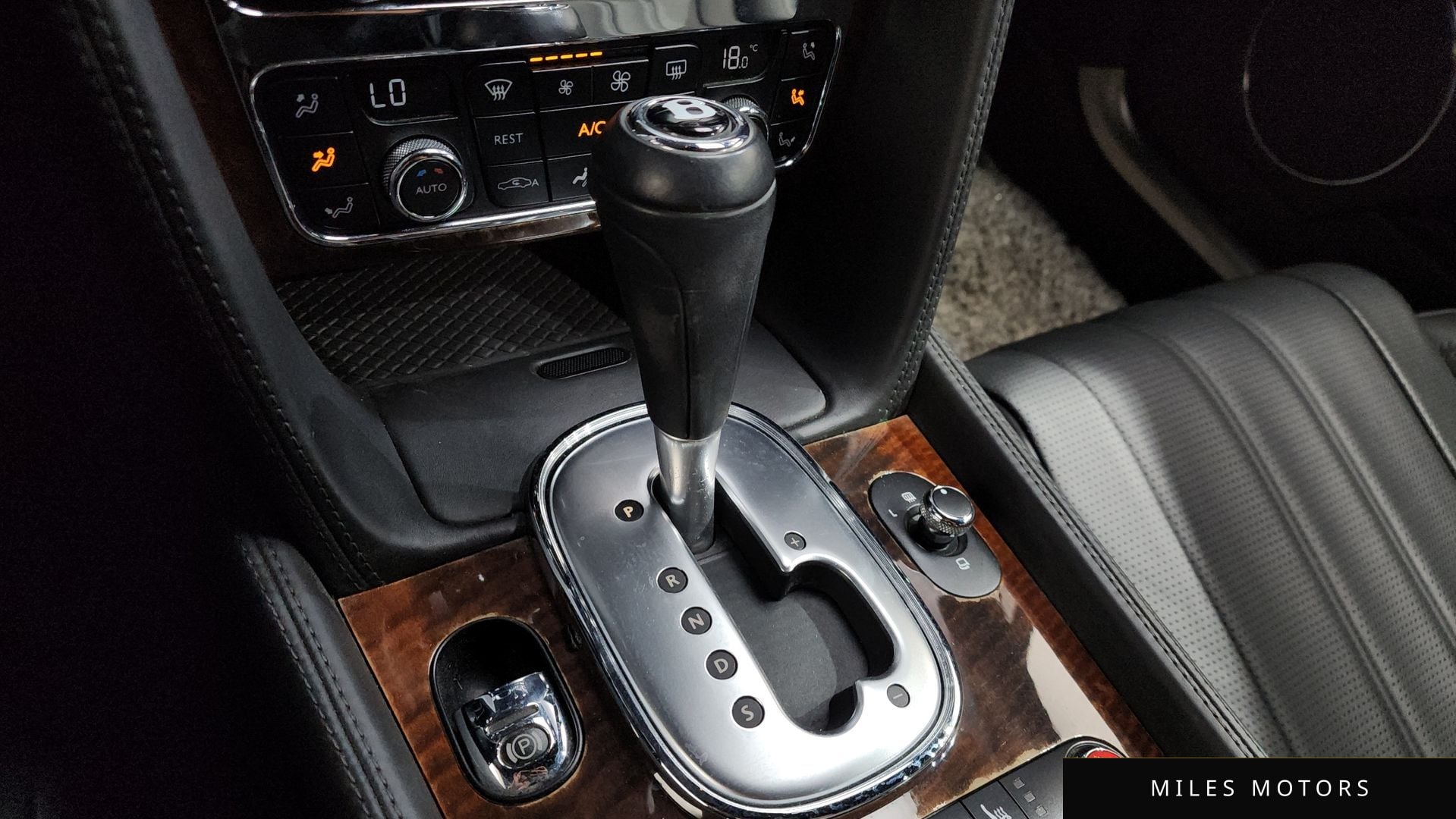 Bentley Flying Spur 2015 — миниатюра 9