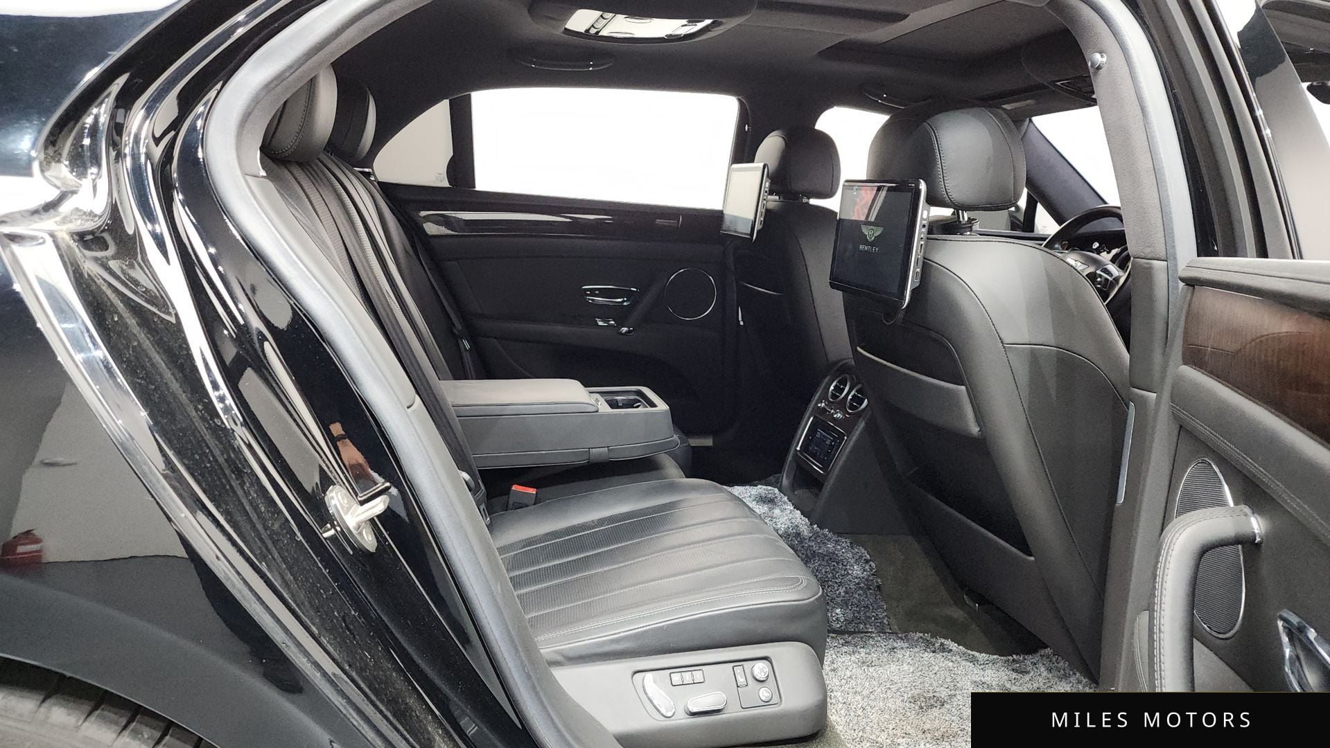Bentley Flying Spur 2015 — миниатюра 11