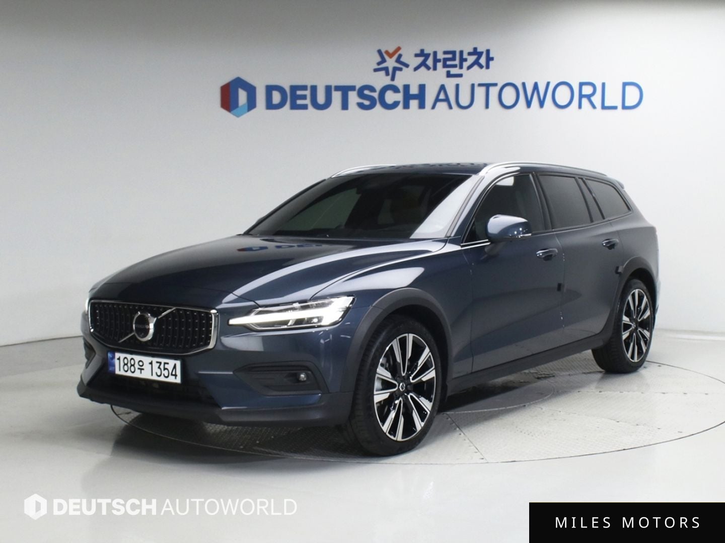 Volvo V60 2025 — фото 1 из 12