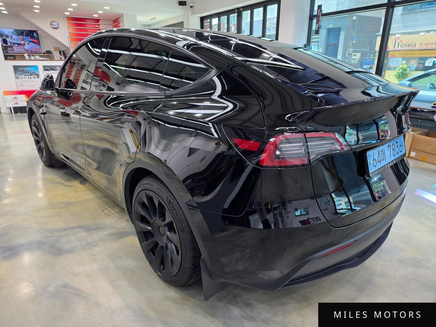 Tesla Model Y 2024 — миниатюра 5