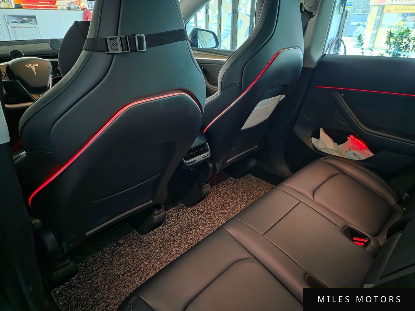 Tesla Model Y 2024 — миниатюра 10