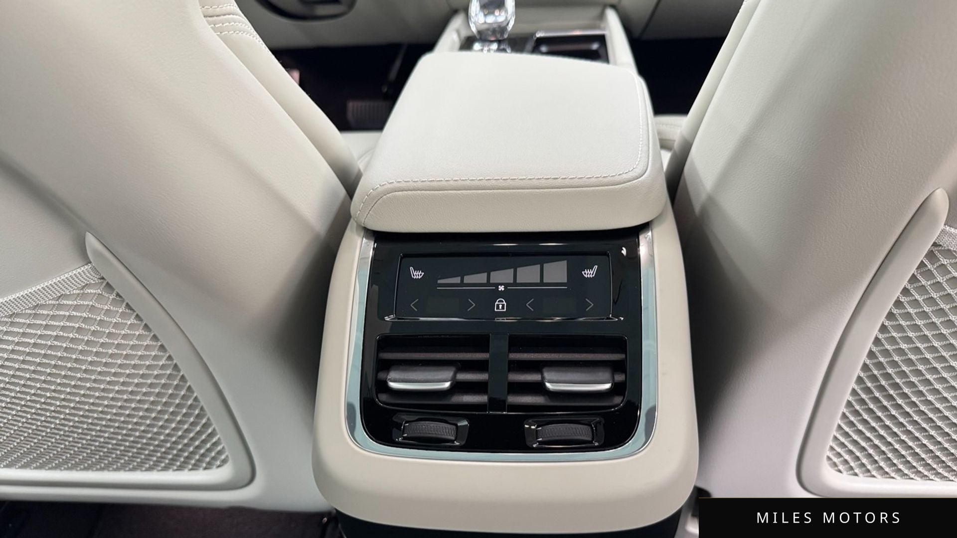 Volvo XC60 2026 — миниатюра 12