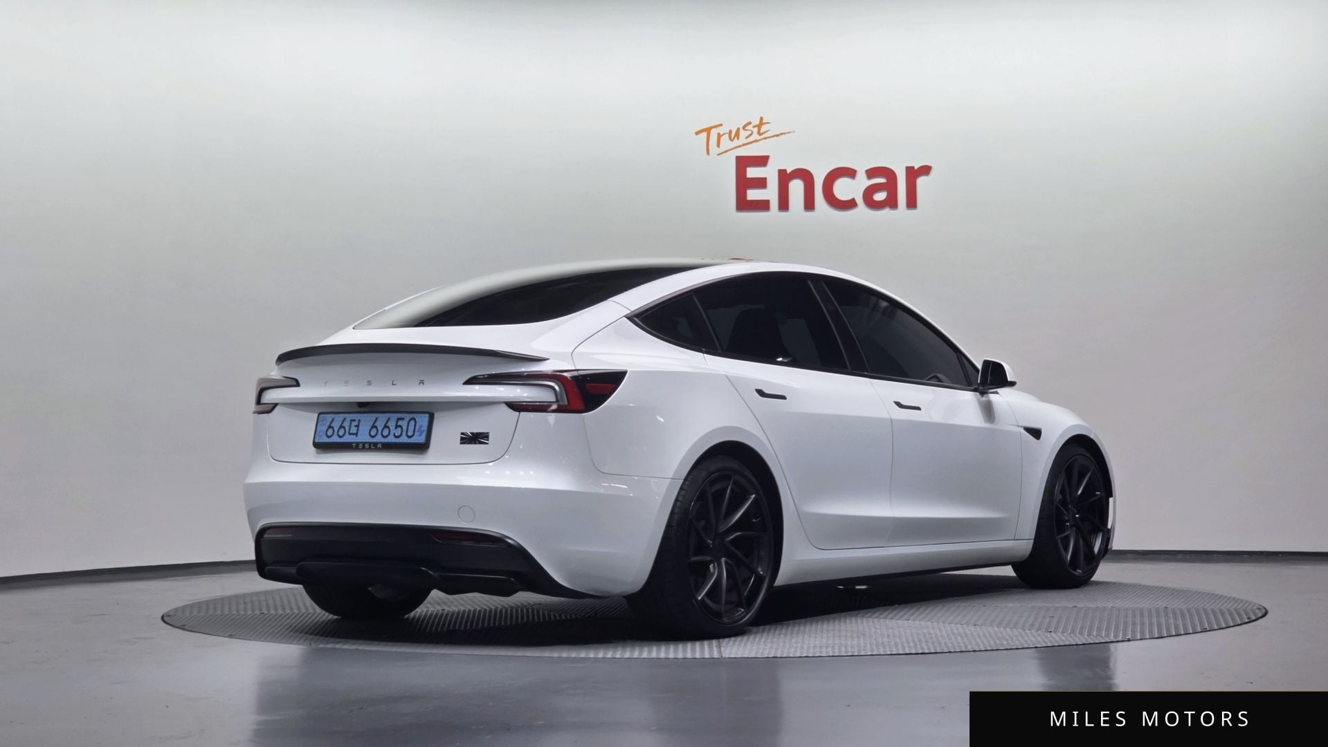 Tesla Model 3 2025 — миниатюра 2