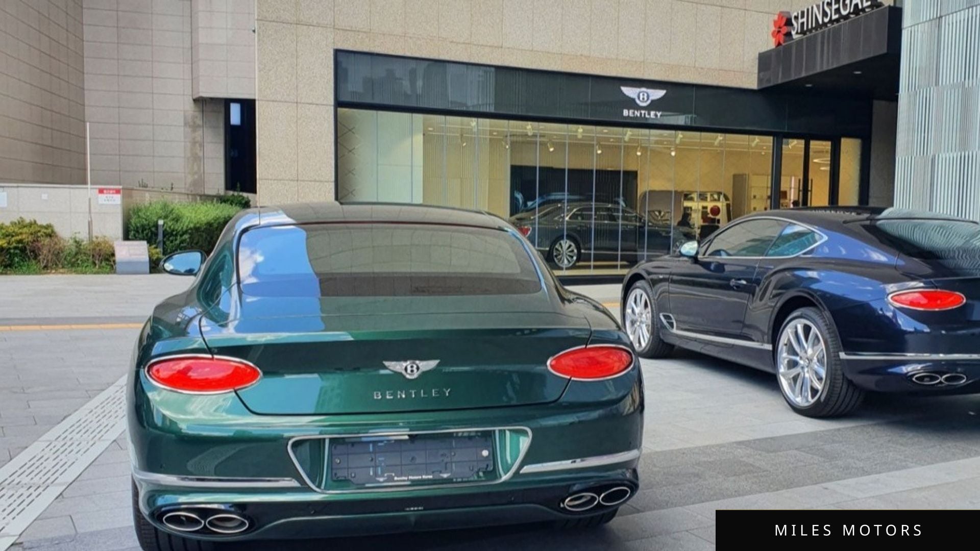Bentley Continental GT 2022 — фото 1 из 12