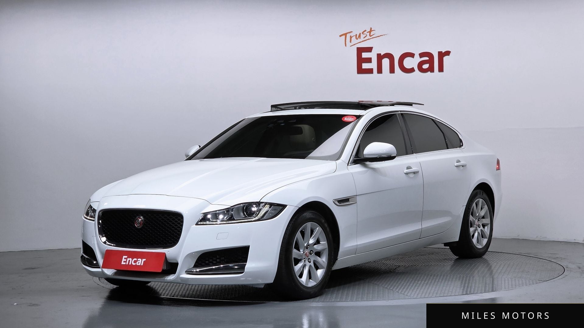 Jaguar XF (X260) 2017 — фото 1 из 12