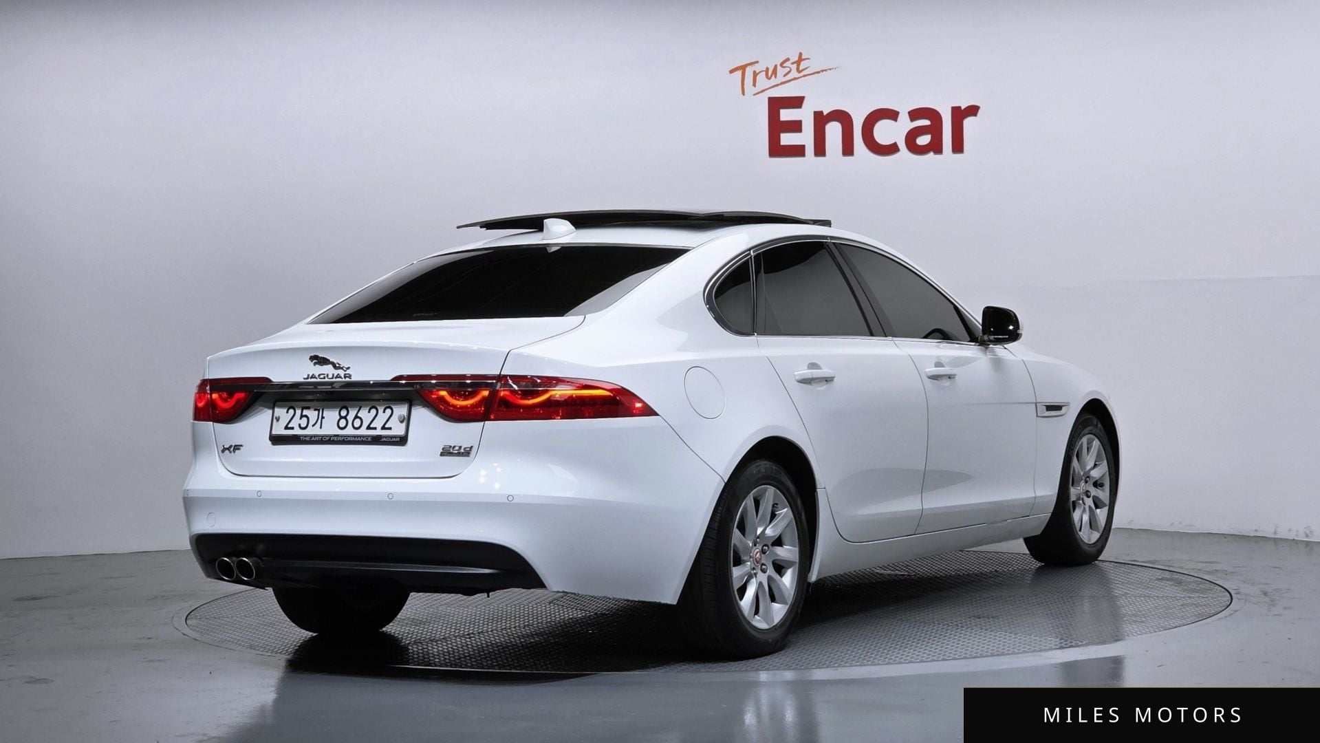 Jaguar XF (X260) 2017 — миниатюра 2