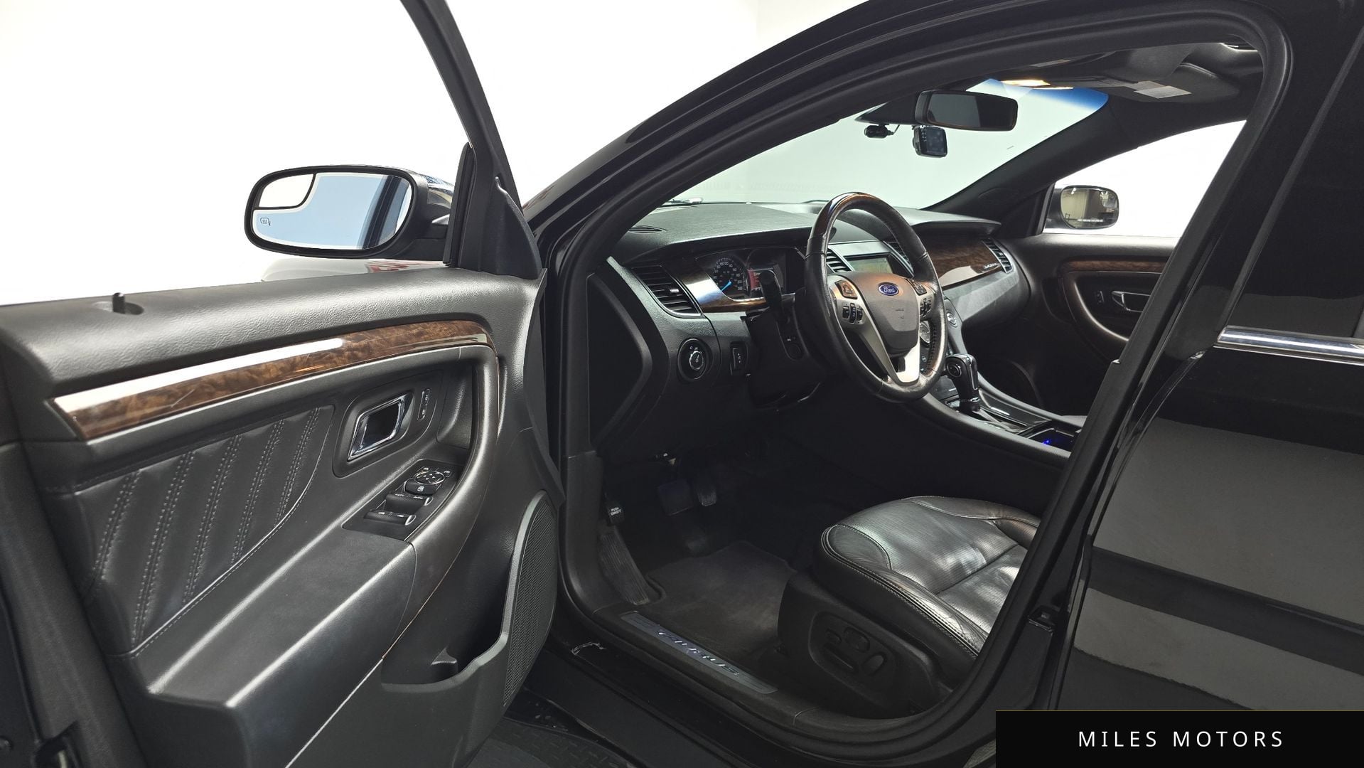 Ford Taurus 2016 — миниатюра 12
