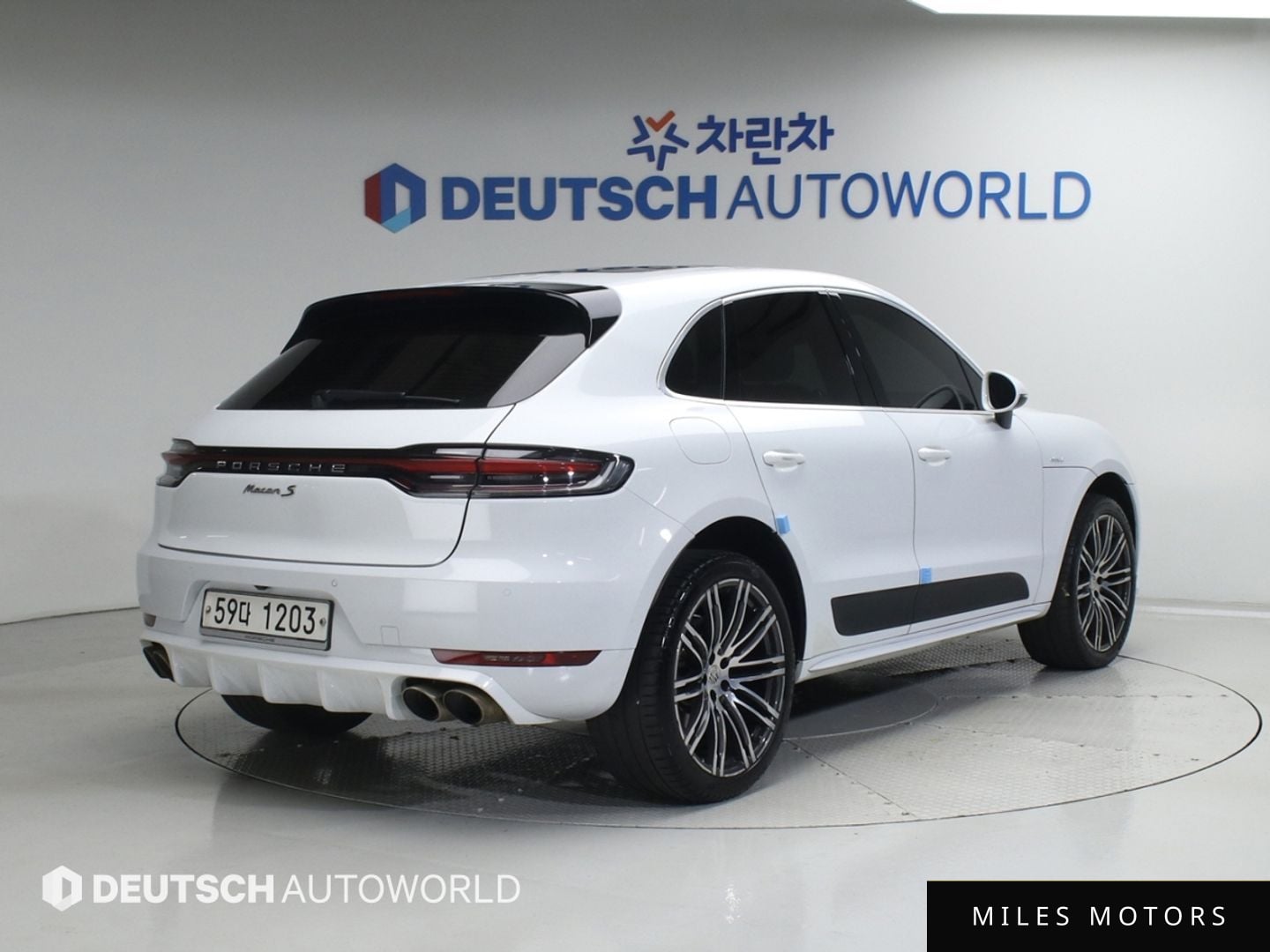 Porsche Macan 2017 — миниатюра 2