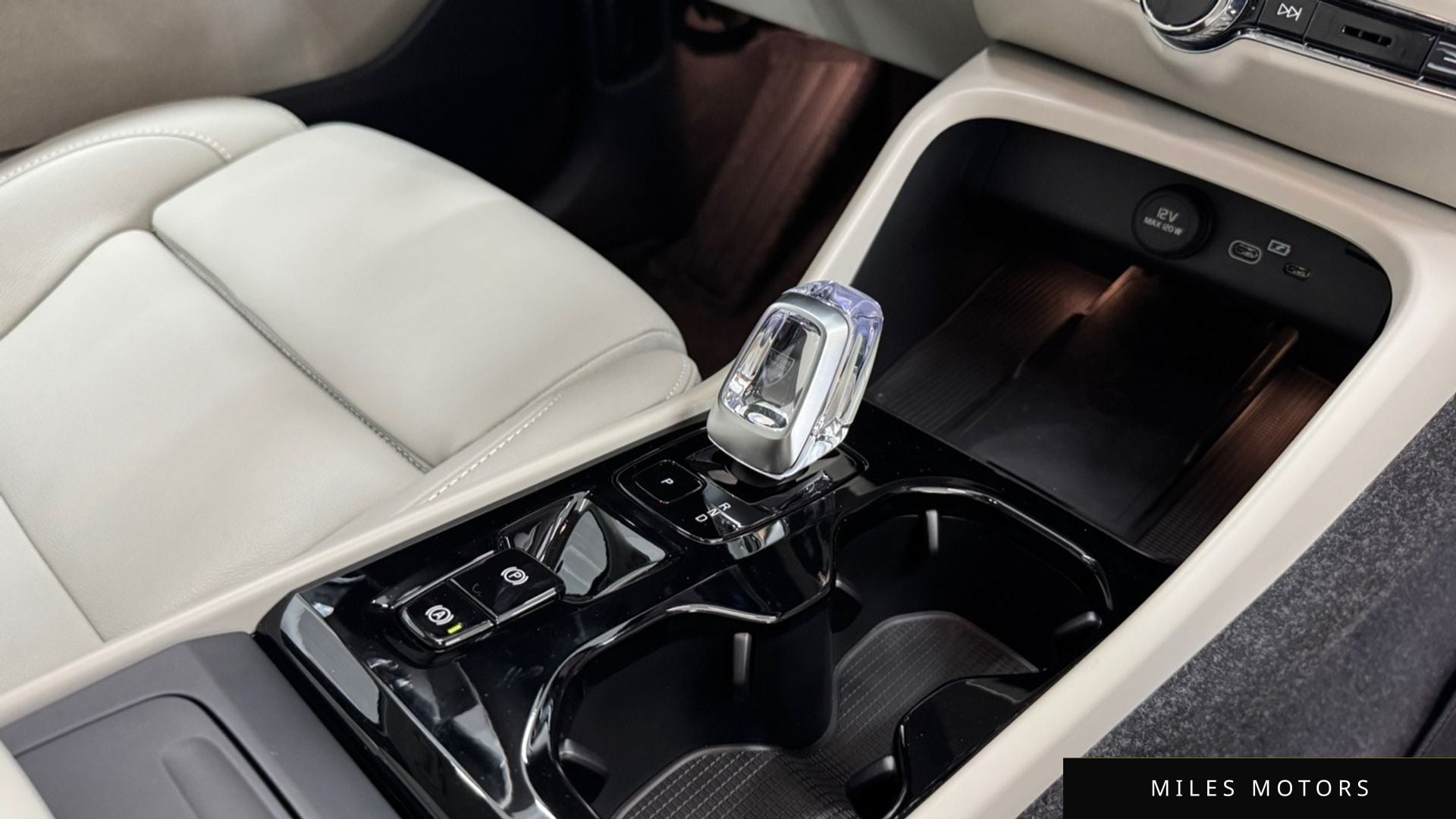 Volvo XC40 2025 — миниатюра 9