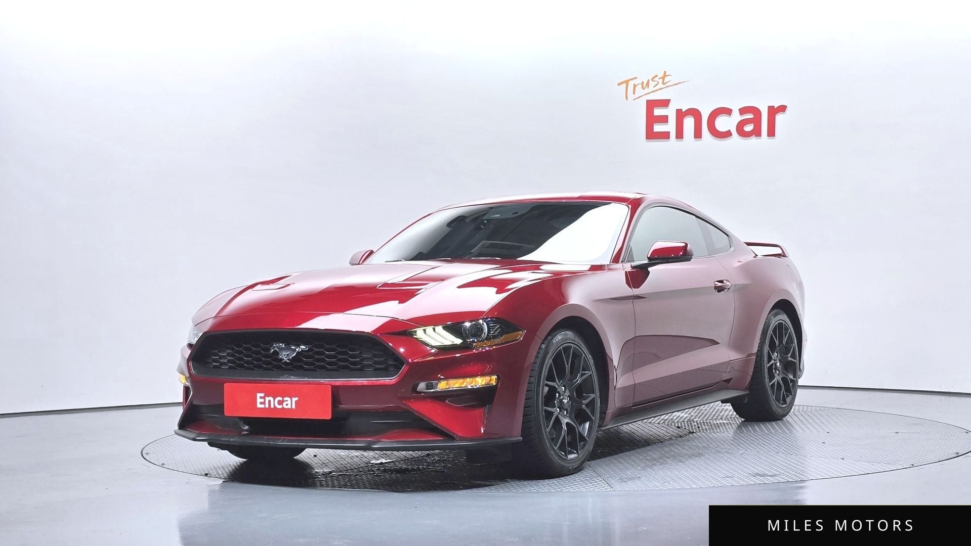 Ford Mustang 2019 — фото 1 из 12