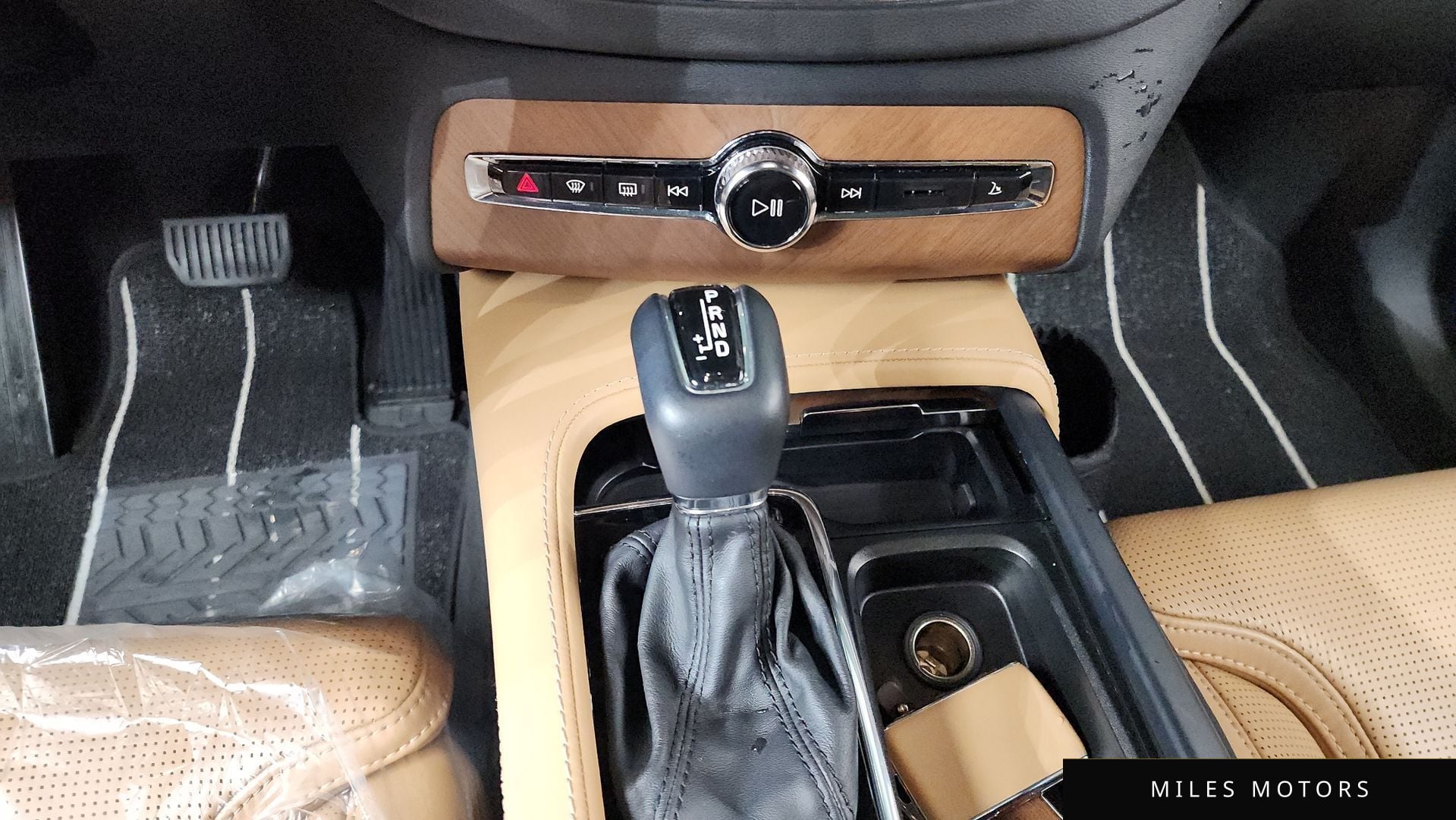 Volvo XC90 2017 — миниатюра 9