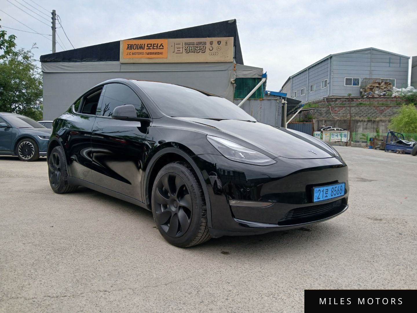 Tesla Model Y 2022 — миниатюра 2