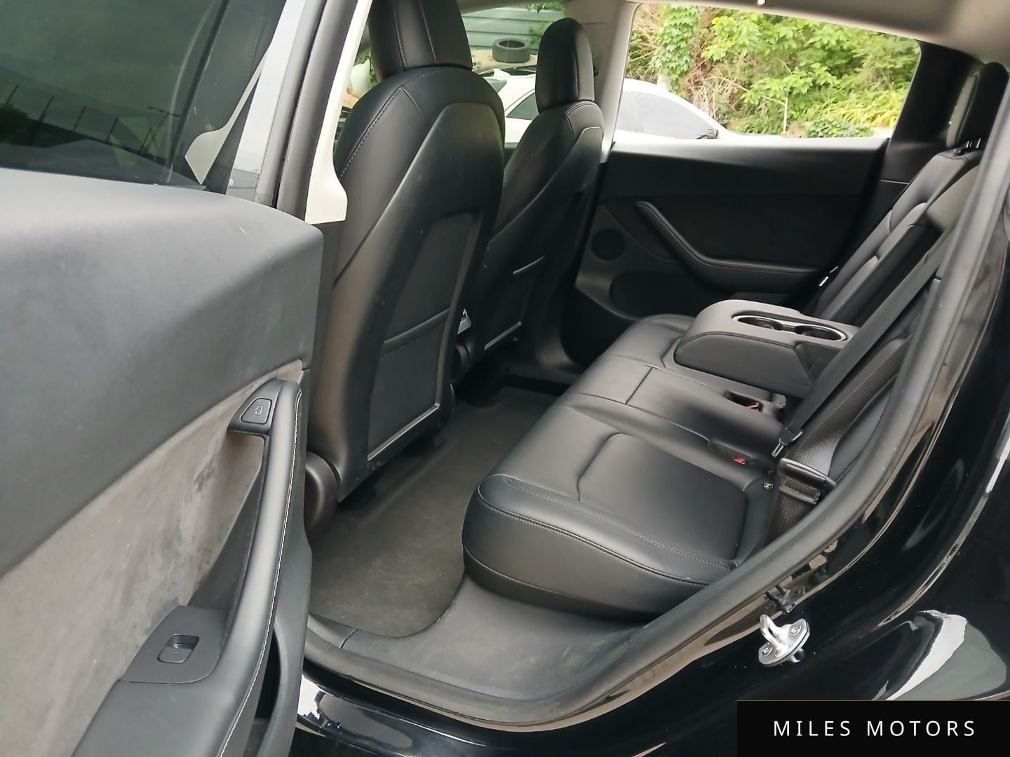 Tesla Model Y 2022 — миниатюра 8