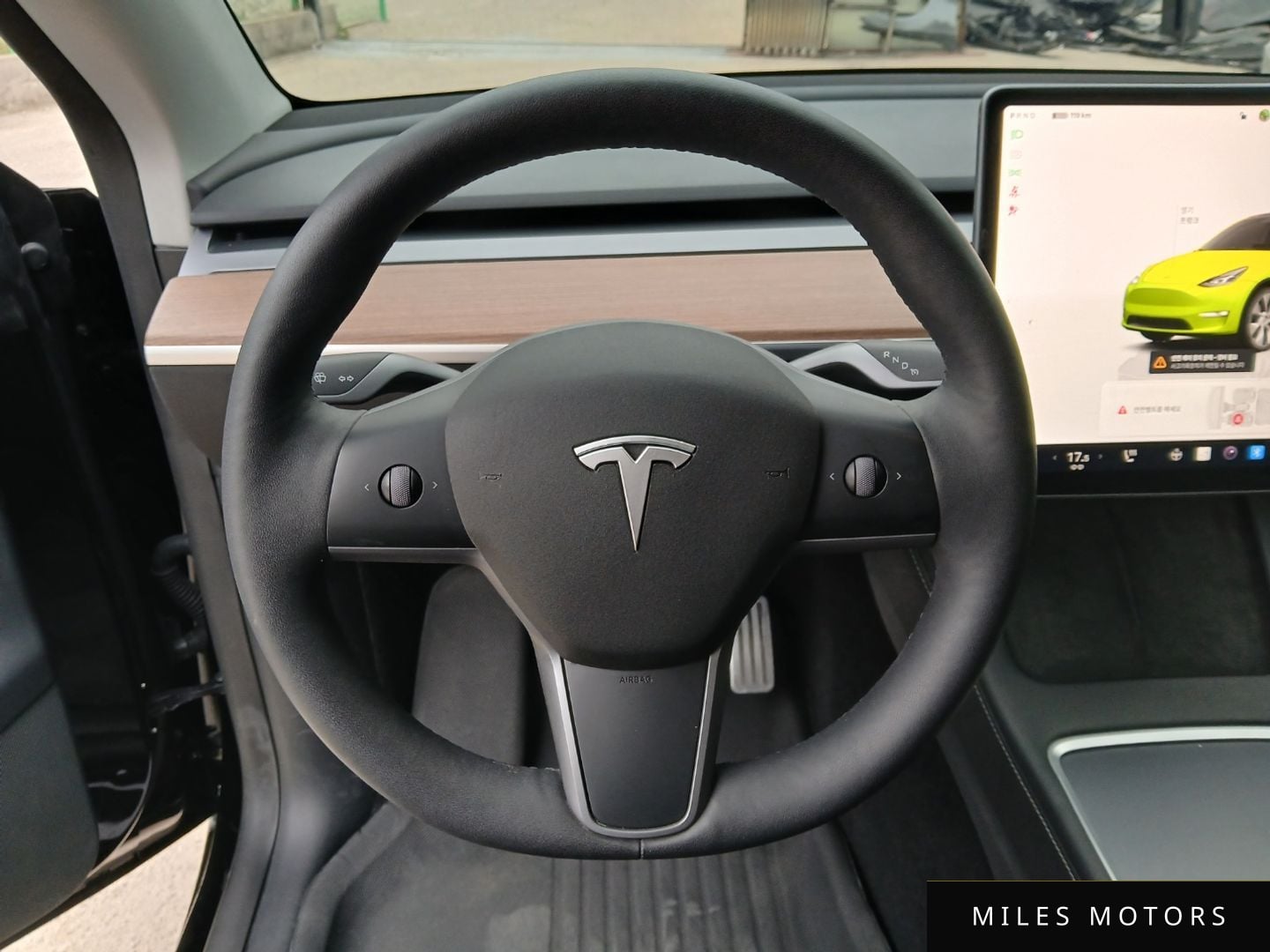 Tesla Model Y 2022 — миниатюра 10