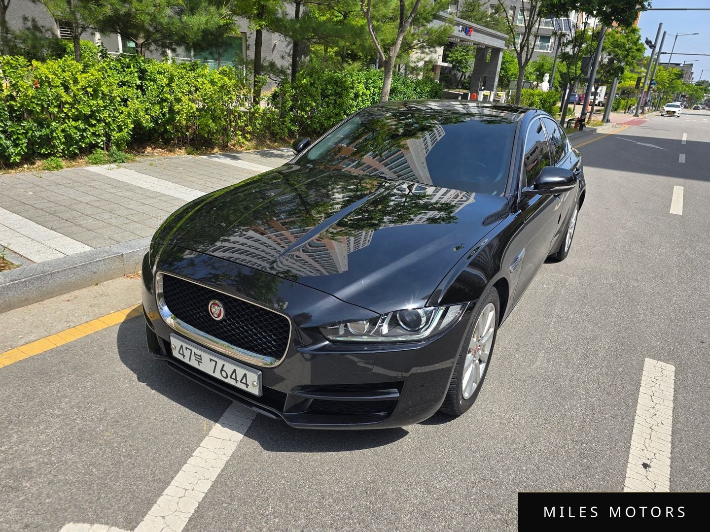 Jaguar XE 2018 — фото 1 из 12
