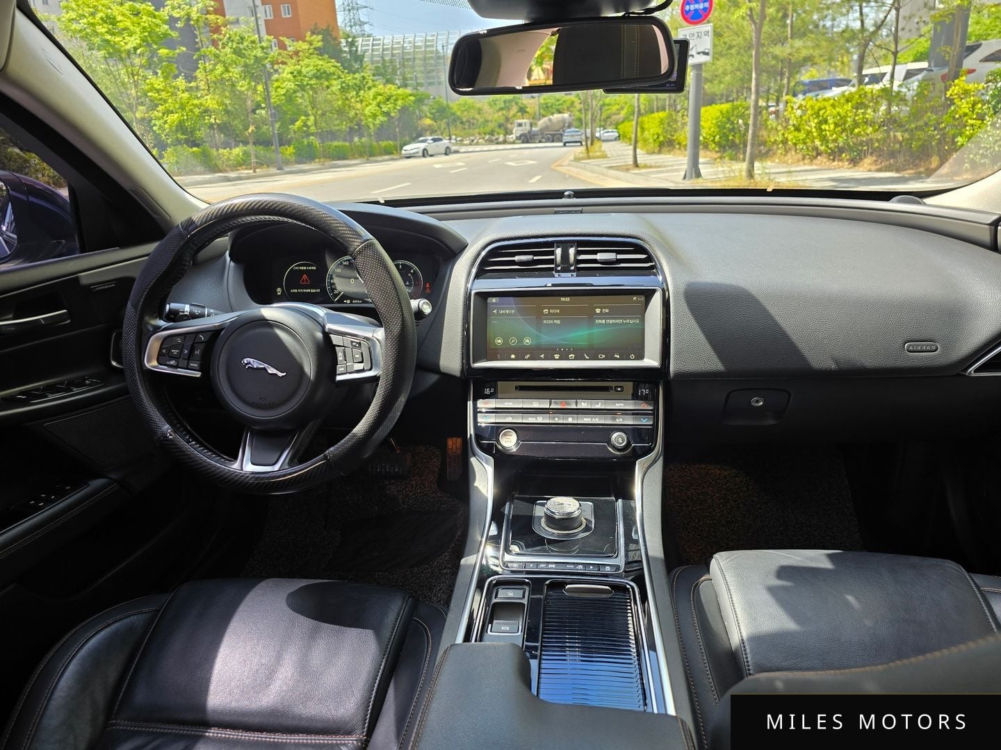 Jaguar XE 2018 — миниатюра 10
