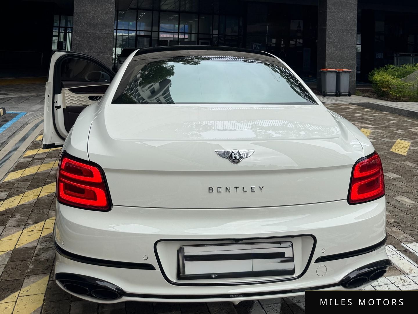Bentley Flying Spur 2021 — миниатюра 3