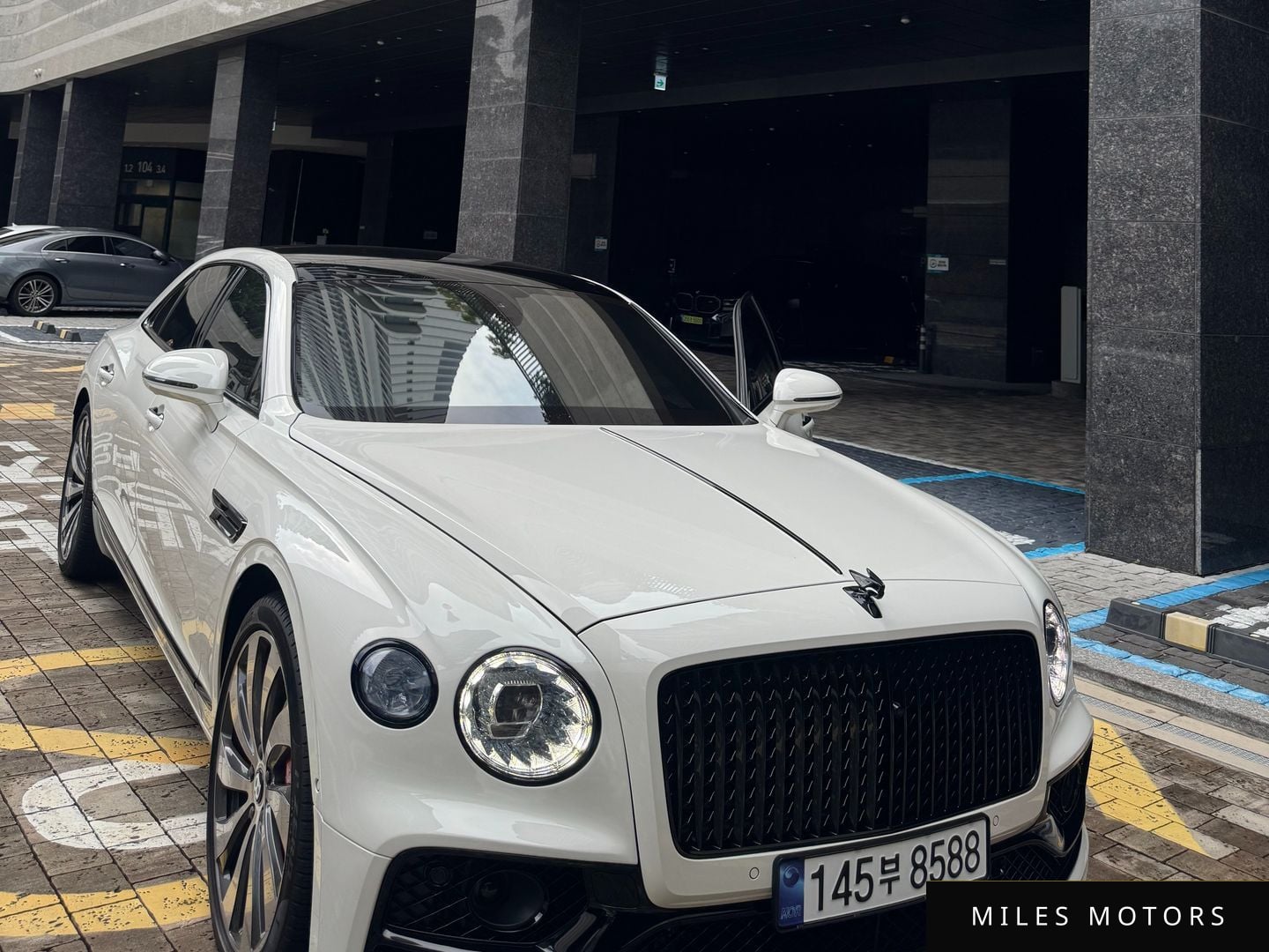 Bentley Flying Spur 2021 — миниатюра 4
